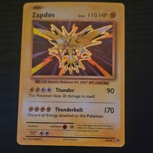Zapdos Holographic Pokémon Card - Yellow